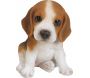 Chiot Beagle assi en résine 15 cm