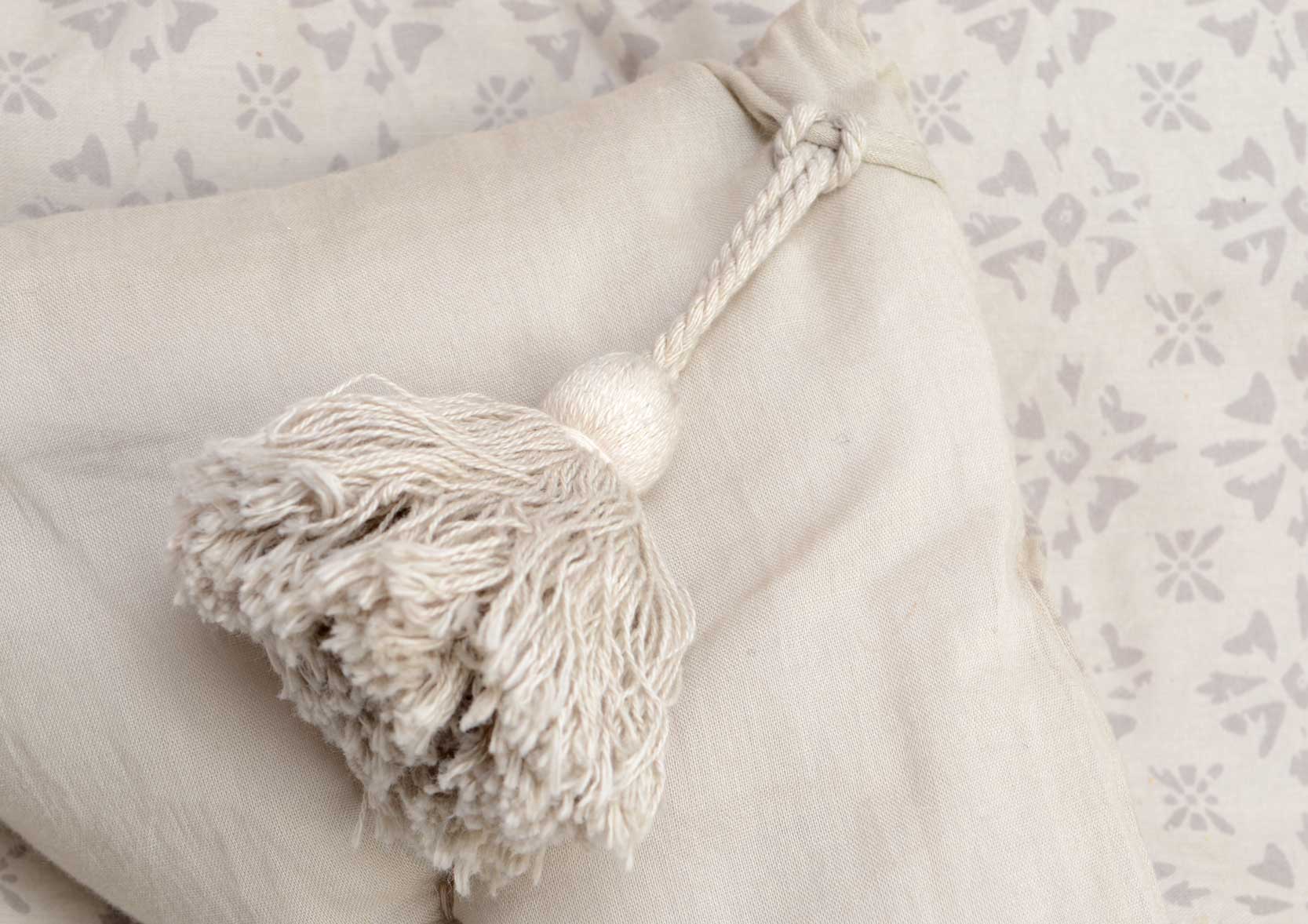 Meuble Tv Blanc Beige : Couvre Lit Taupe Couvre Lit Taupe 0 0 5 Lire Avis 149 Frais De Meuble Tv Blanc Beige : Couvre Lit Taupe Couvre Lit Taupe 0 0 5 Lire Avis 149 Frais De