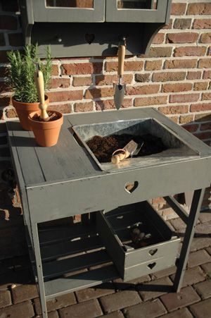 ESSCHERT DESIGN TABLE DE REMPOTAGE