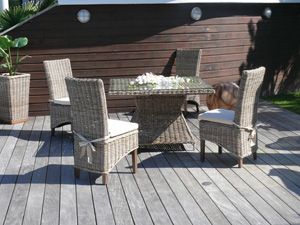 DREAM GARDEN SALON DE JARDIN 4 PERSONNES EN KUBU AVEC CHAISES