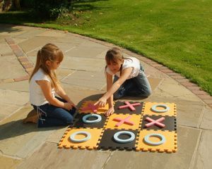 TRADITIONAL GARDEN GAMES Jeu de Morpion g�ant 
