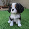 Chiot king charles assis en résine 15 cm
