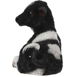 Veau noir et blanc couché en résine