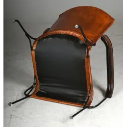 Fauteuil en cuir de buffle, métal et bois verni