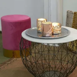 Pouf en velours et métal doré