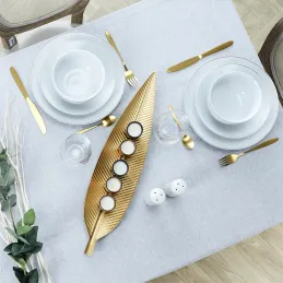 Assiette en porcelaine avec liseré doré