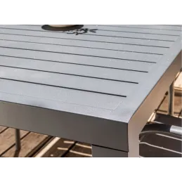 Table extérieure en aluminium plateau à lattes Alice 180 cm