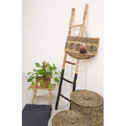 Echelle en bois naturel et noir