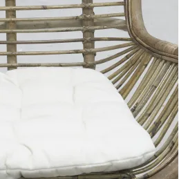 Fauteuil en rotin teinté gris