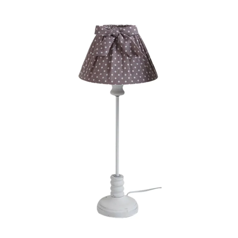 Lampe en bois et coton à pois