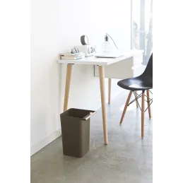 Poubelle en polypropylène et poignée en bois Como