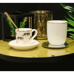 Tasse en porcelaine liseré doré 18 cl