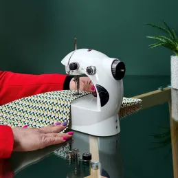 Mini machine à coudre avec table d'extension