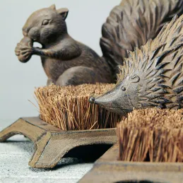 Brosse nettoyage chaussure en fonte et fibre de coco