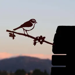 Oiseau sur pique pouillot des canaris en acier corten
