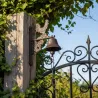 Cloche murale en fonte coq