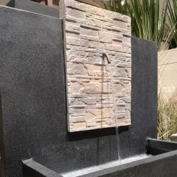 Fontaine extérieure en composite touché pierre véritable