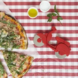 Roulette à pizza en plastique Scooter