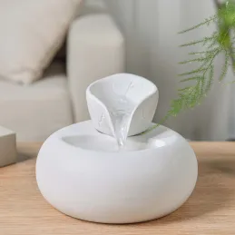 Fontaine design épurée en céramique Toby