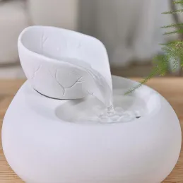 Fontaine design épurée en céramique Toby
