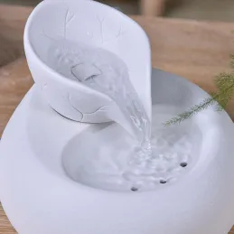 Fontaine design épurée en céramique Toby