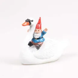 Nain de jardin en résine balade sur l'eau