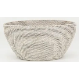 Corbeille à linge en rotin tressé patiné blanc