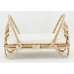 Lit de poupée en rotin naturel + coussin
