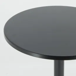Table d'appoint en métal Guéridon