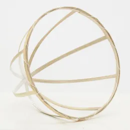 Cloche en bambou et filet blanc