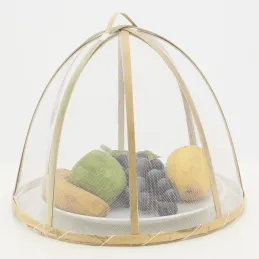 Cloche en bambou et filet blanc