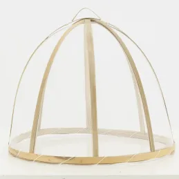 Cloche en bambou et filet blanc