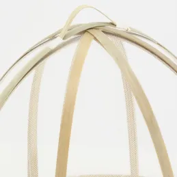 Cloche en bambou et filet blanc