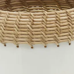 Vase en métal blanc et rotin