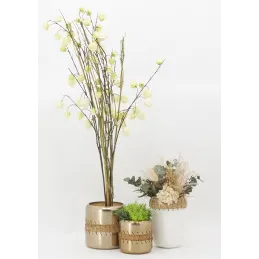 Vase en métal blanc et rotin