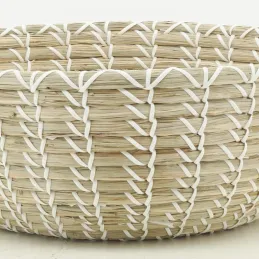Corbeilles de rangement en jonc naturel et liens blanc