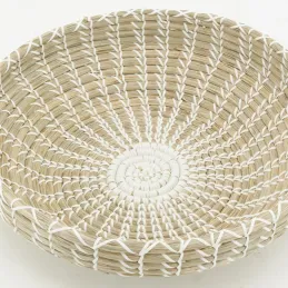 Grandes corbeilles en jonc naturel et blanc