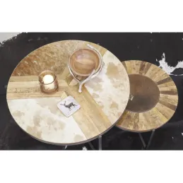 Tables rondes en bois, métal et peau de vache (lot de 2)