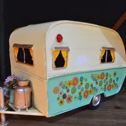 Caravane vintage décorative en métal