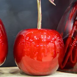 Statuette cerise rouge en aluminium Claire