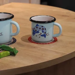Tasse en émail coloré Décors