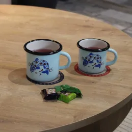 Tasse en émail coloré Décors