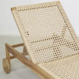 Chaise bain de soleil en teck et cannage synthétique BAIA