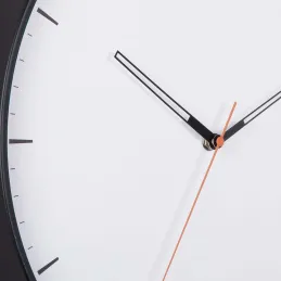 Horloge murale en métal Calm