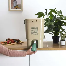 Composteur de cuisine avec robinet Biodéchets