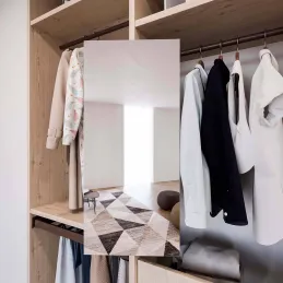 Miroir extractible pour l'intérieur de l'armoire