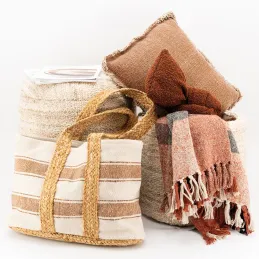Pouf / coffre en laine bouclette