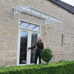 Marquise de porte en aluminium blanc et polycarbonate transparent Bordeaux