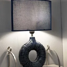 Lampe à poser en céramique Seta 28.5 x 15 x 43 cm