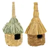 Nichoir en paille et bambou.
